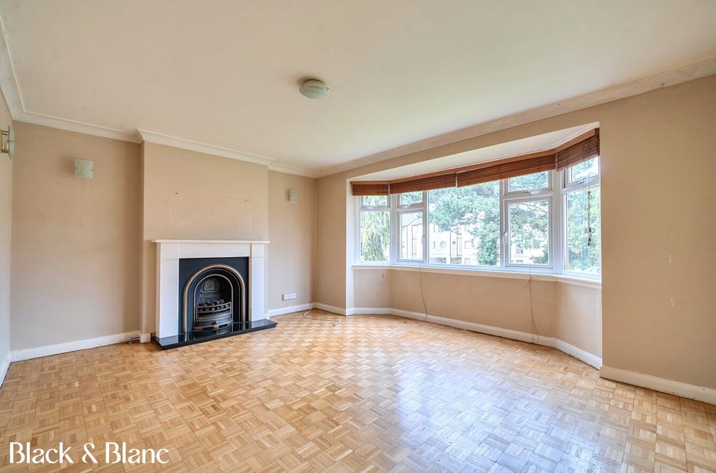 Property photo 2 of 16 Living Room