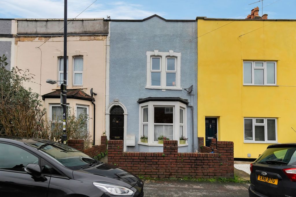 Property photo 2 of 21