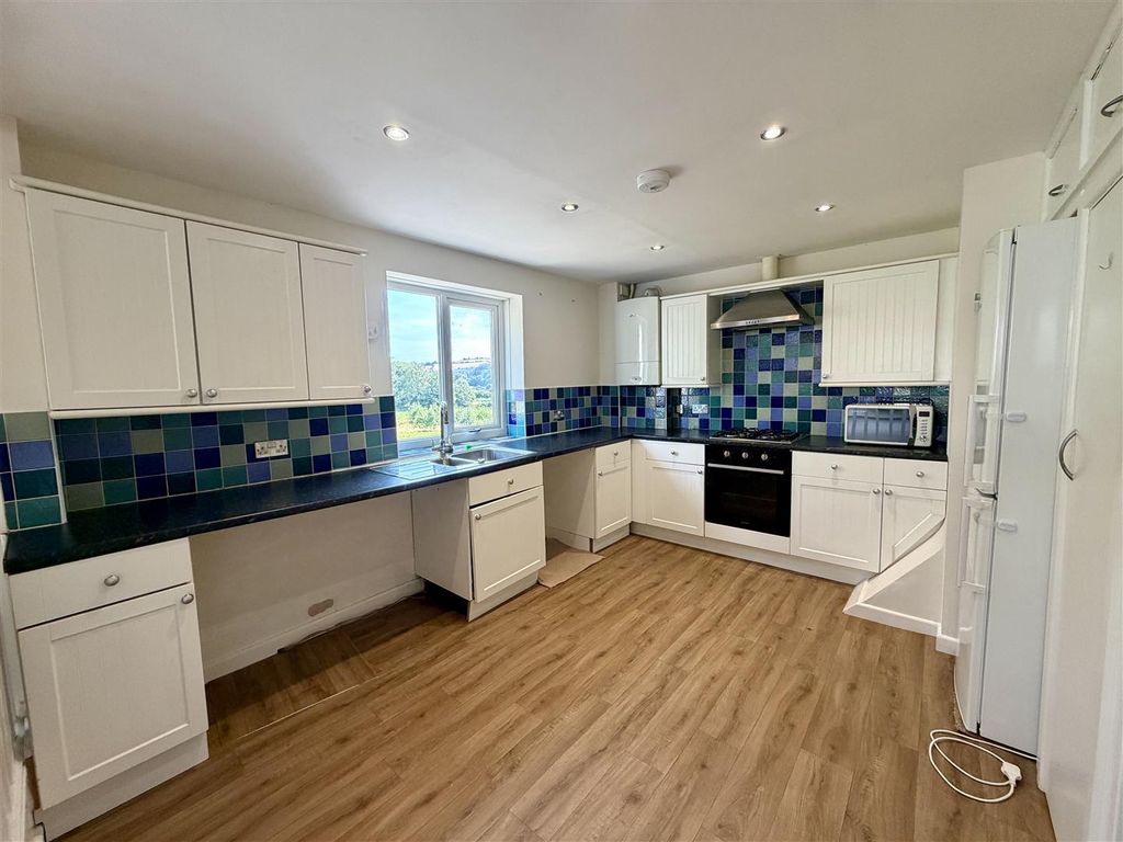 Property photo 3 of 15 Kitchen