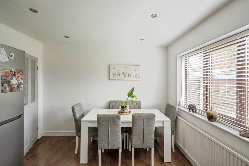 Property photo 3 of 18 Dining Room