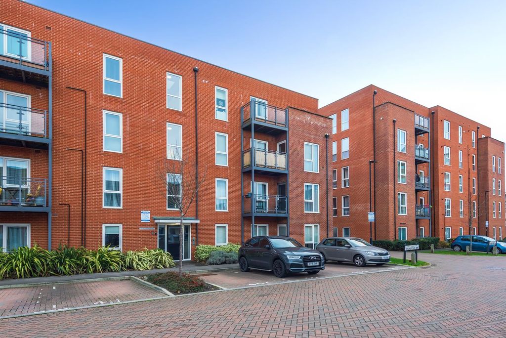 Property photo 1 of 9 Front