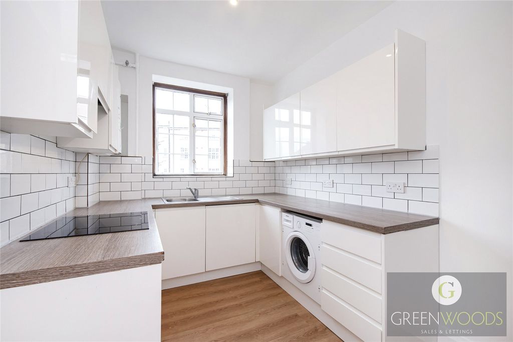 Property photo 2 of 18 Picture No. 12