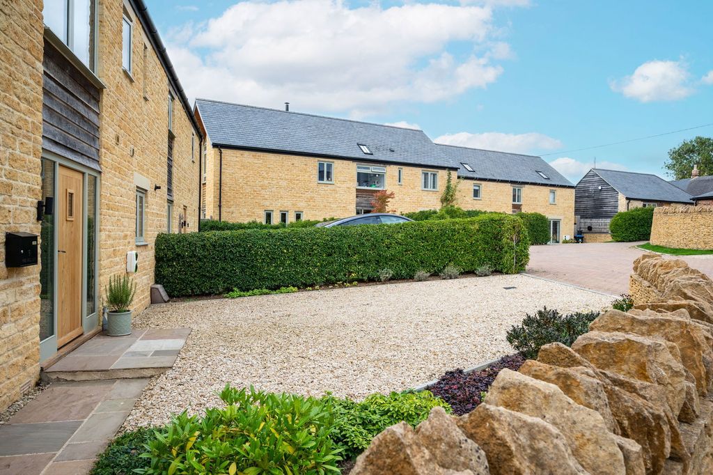 Property photo 3 of 27