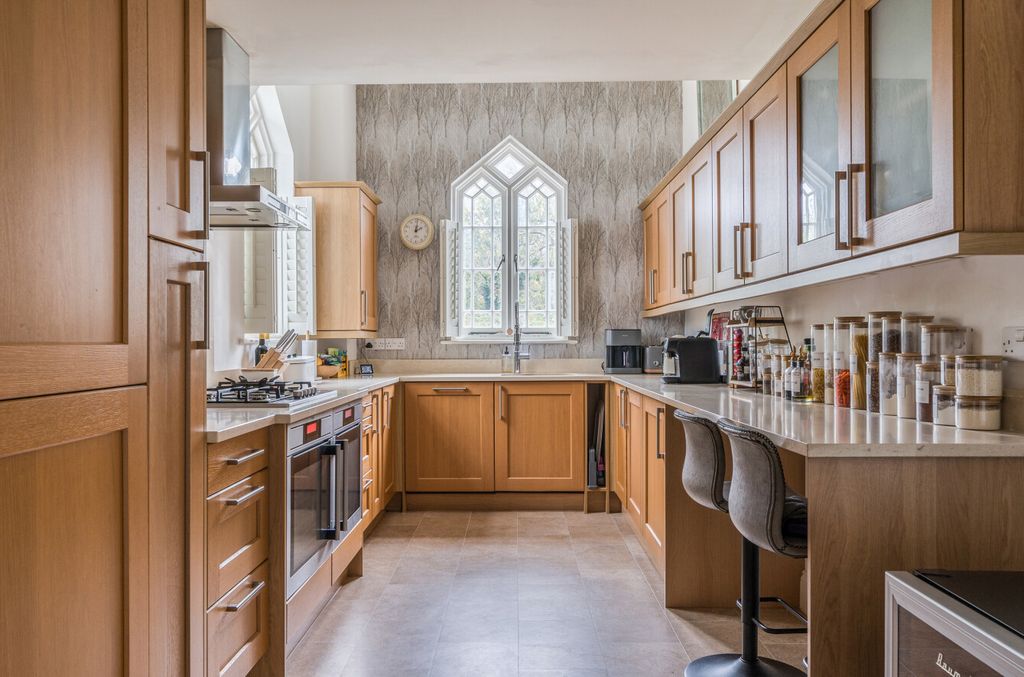 Property photo 3 of 24 1381143-16-691363...