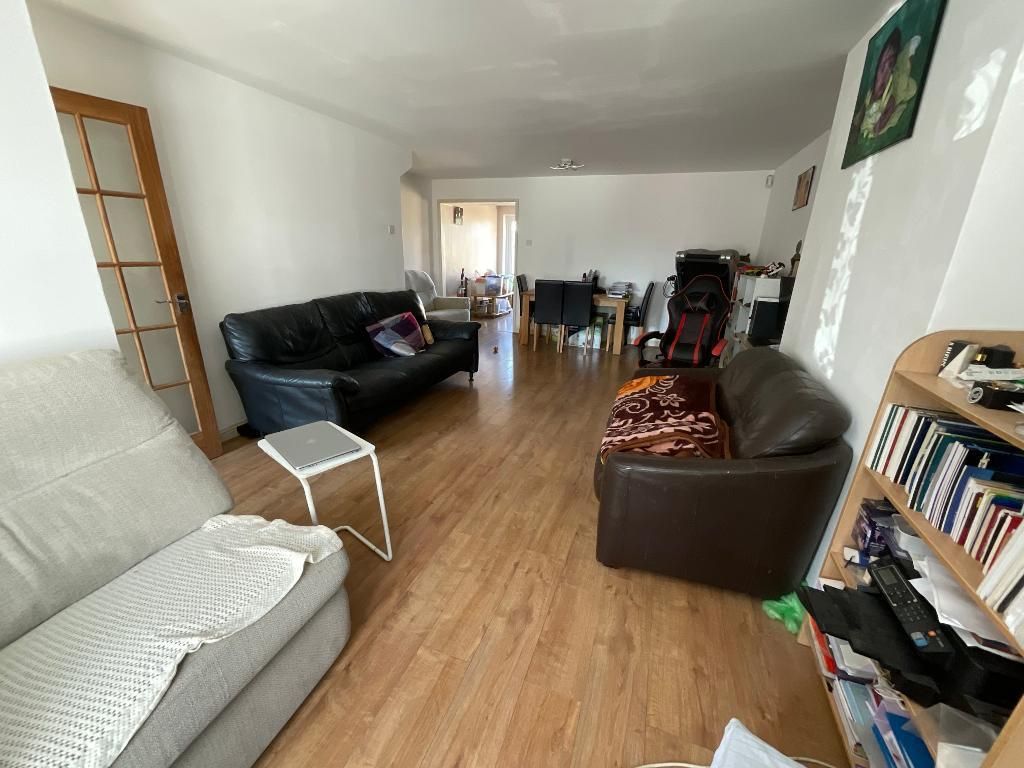 Property photo 3 of 16 Living Room 23'6 x 15'8