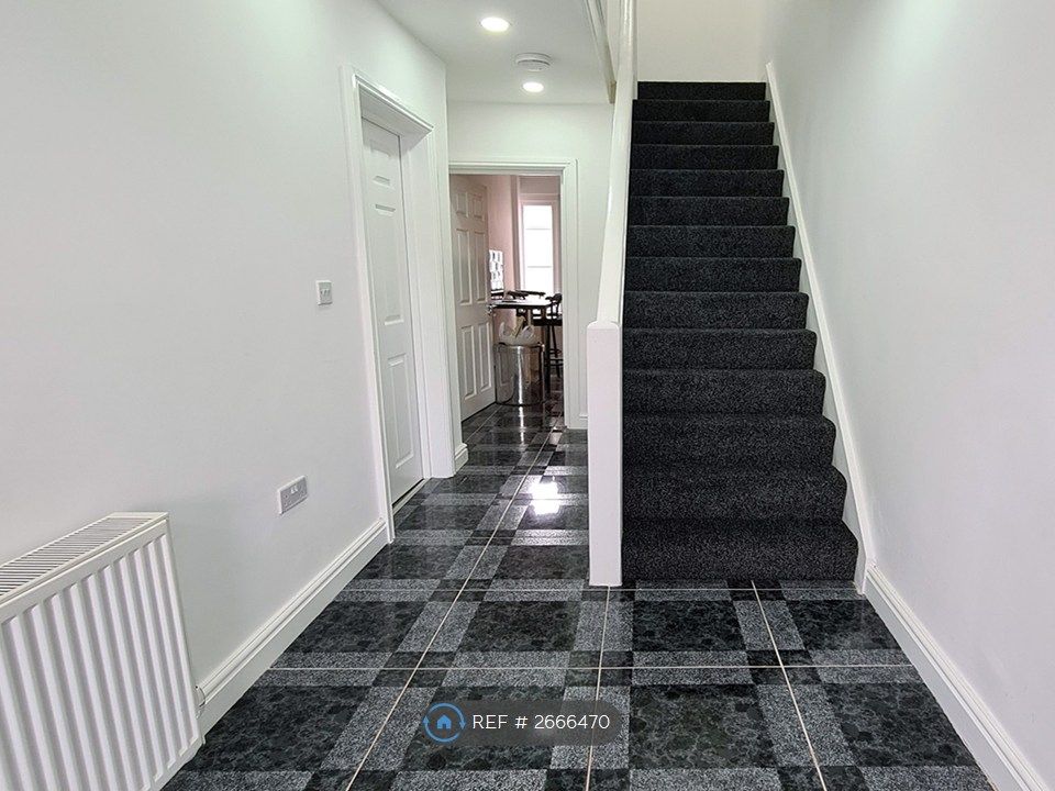 Property photo 3 of 26 Entrance