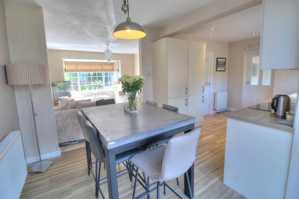 Property photo 3 of 25 Kitchen Diner