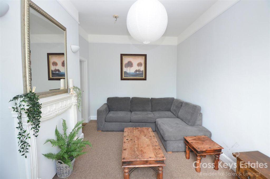 Property photo 2 of 14 Sitting Room