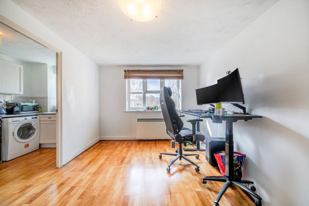 Property photo 3 of 11 4979924