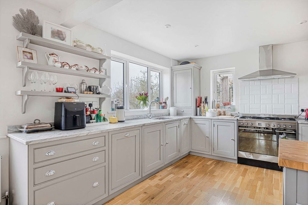 Property photo 3 of 20 Kitchen
