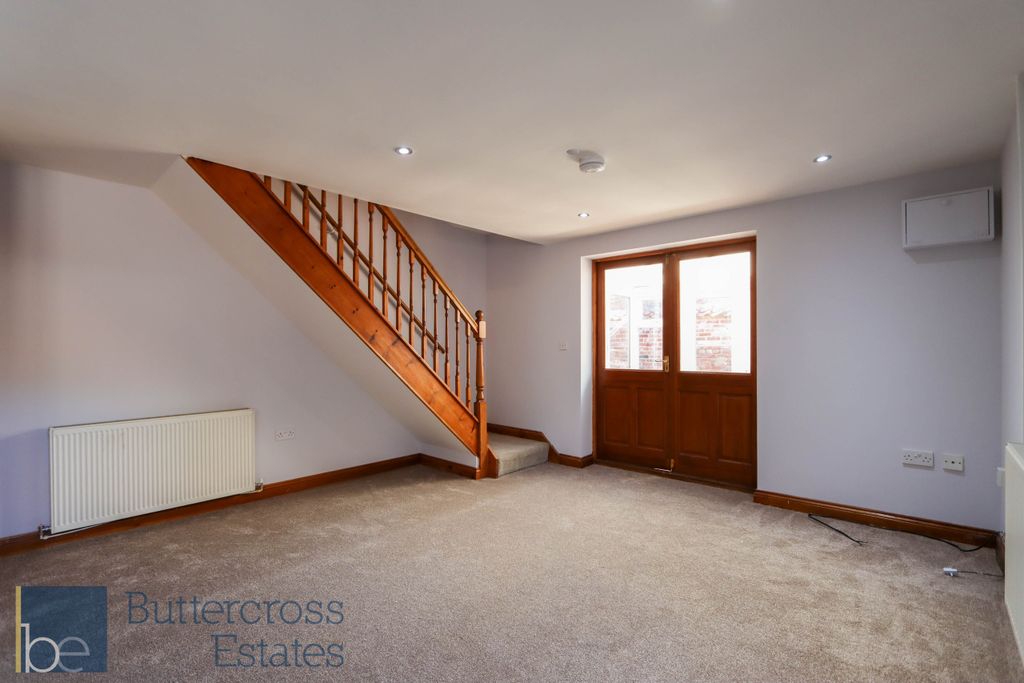 Property photo 1 of 10 Living Room