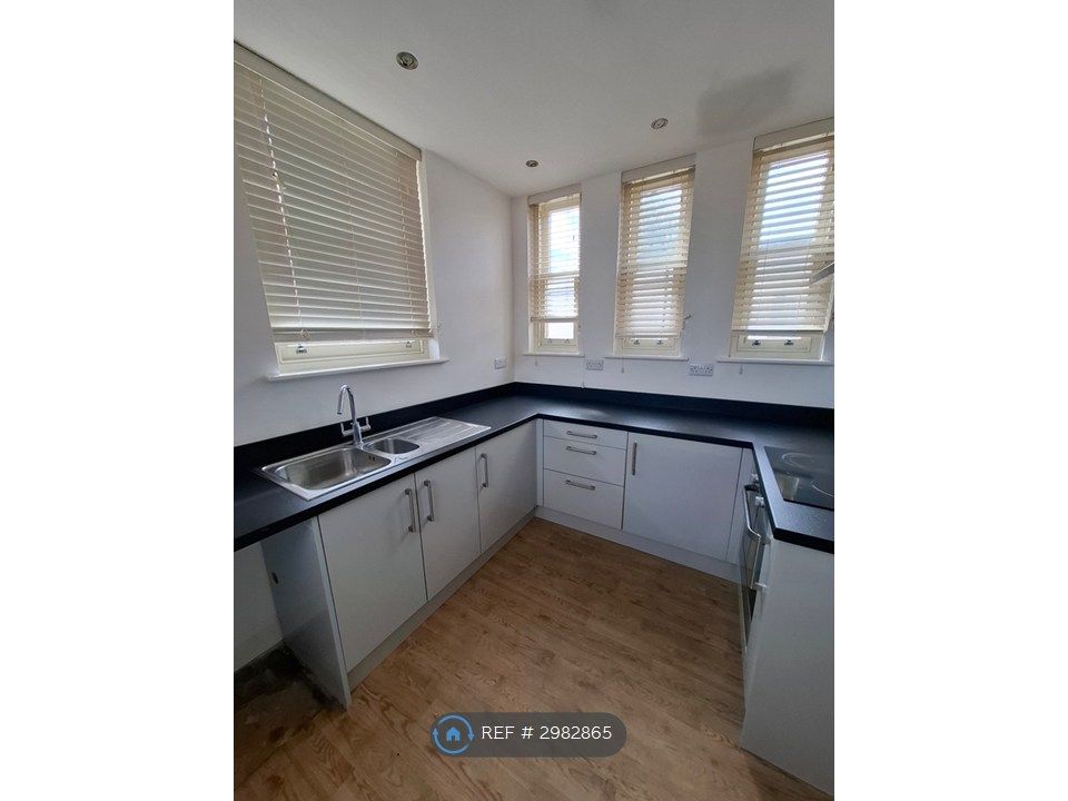 Property photo 3 of 9 Kitchen