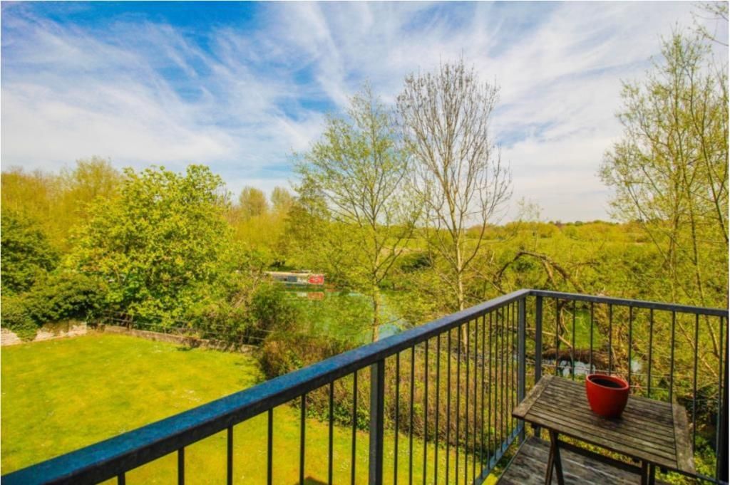 Property photo 3 of 6 Balcony