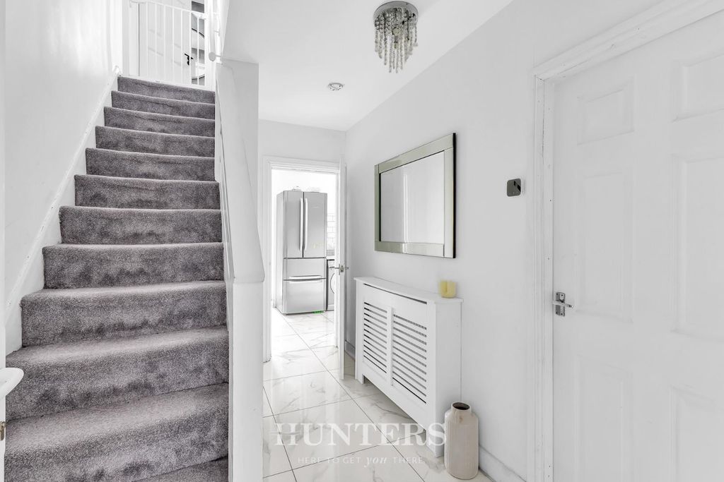 Property photo 2 of 17 Heathbank Road (1).Jpg