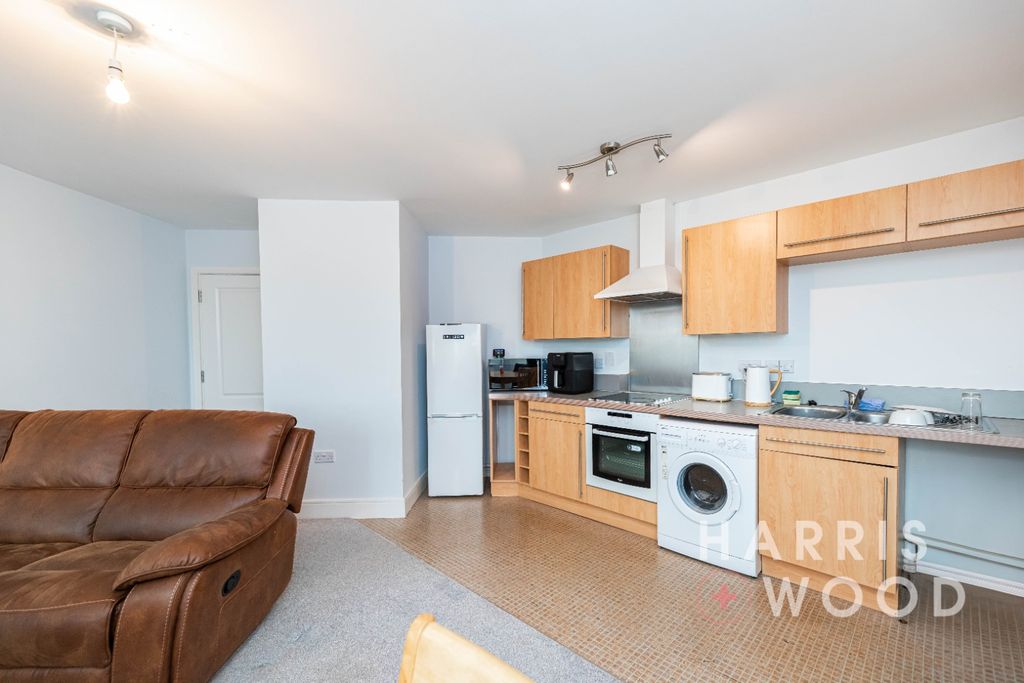 Property photo 3 of 11 4383354