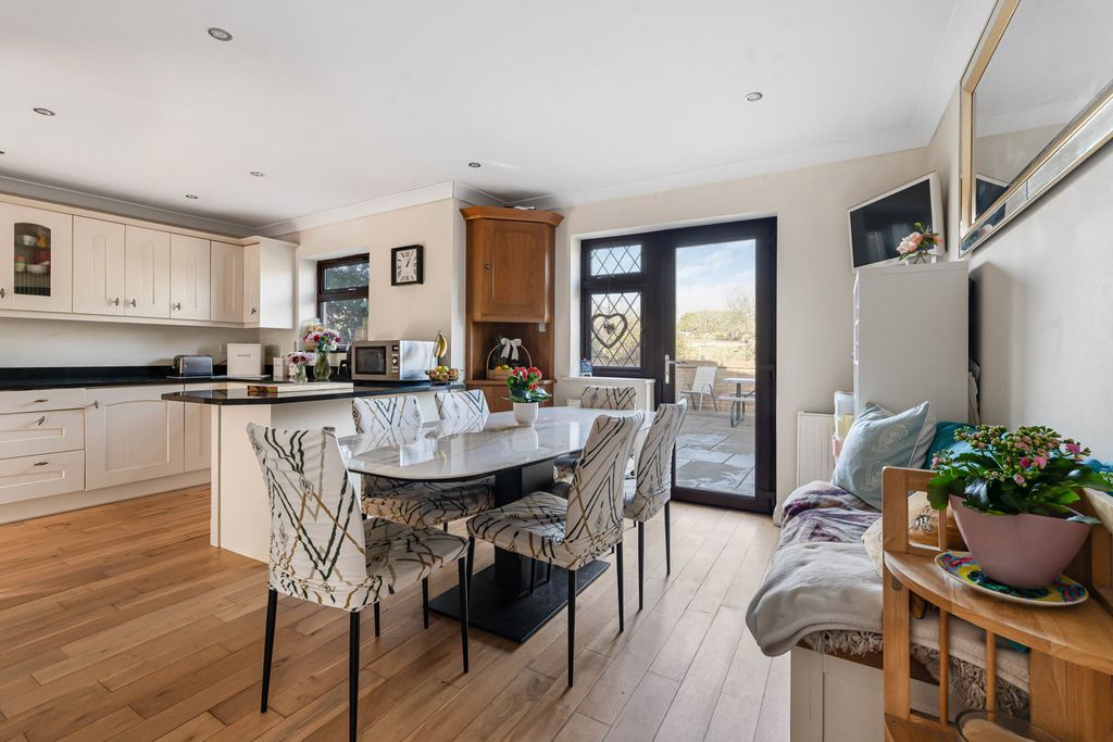 Property photo 2 of 30 31_74217.Jpg