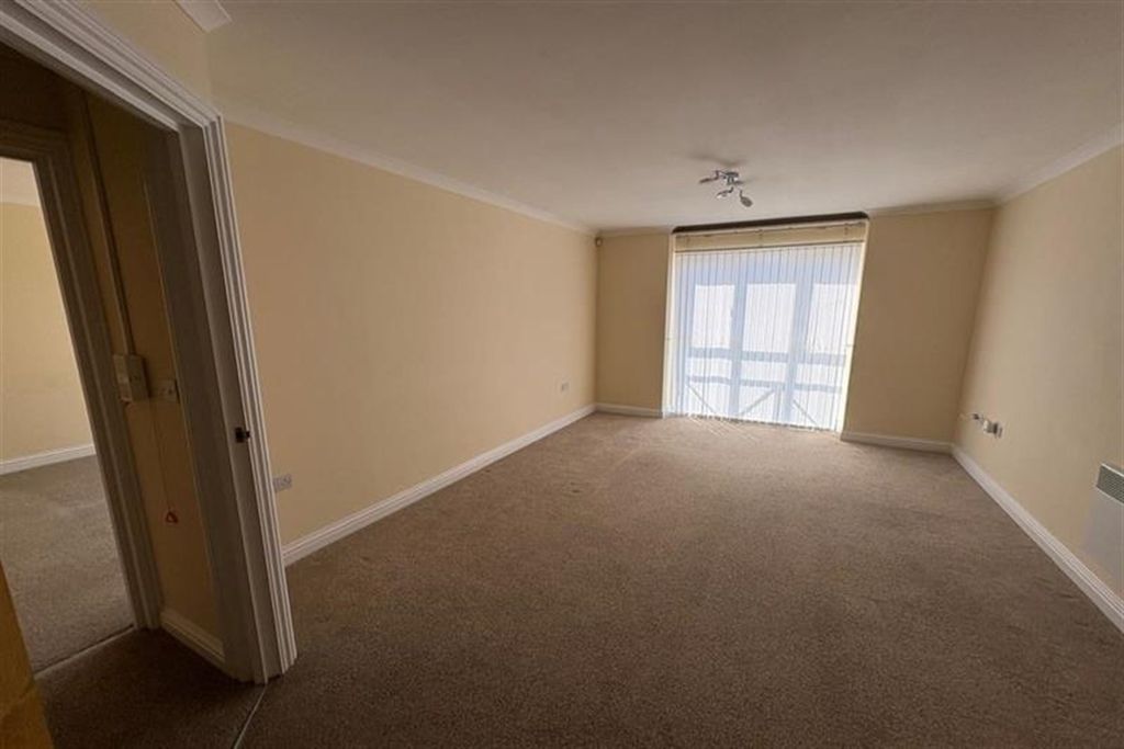 Property photo 3 of 10 (Main)