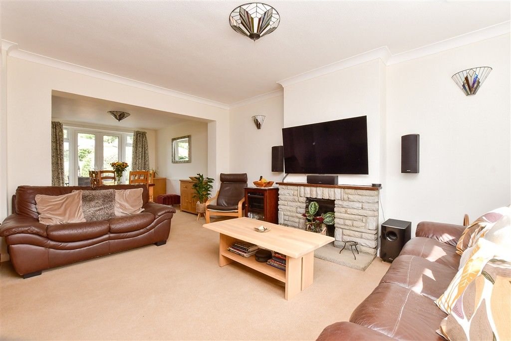Property photo 3 of 21 Lounge