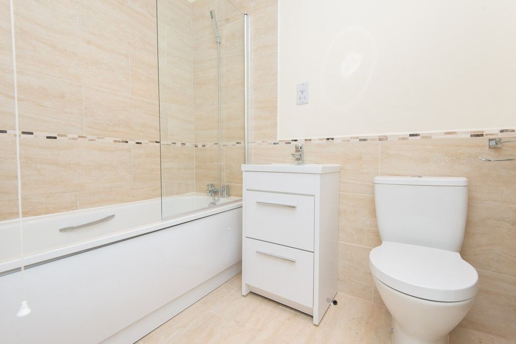 Property photo 3 of 4 Bathroom