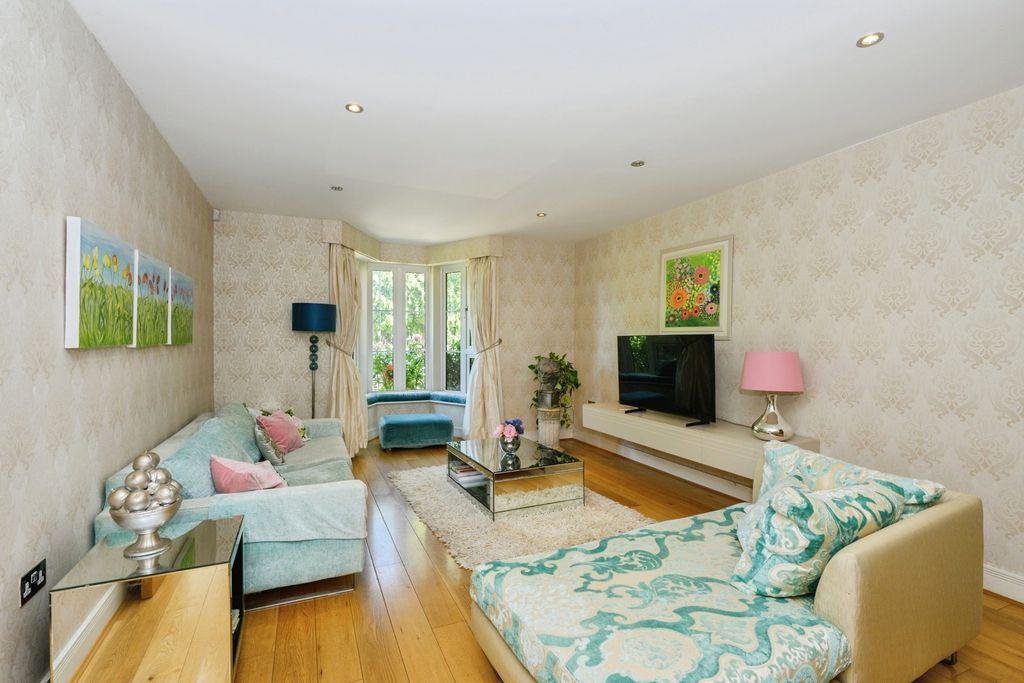 Property photo 2 of 19 Pbox-Img.Jpg