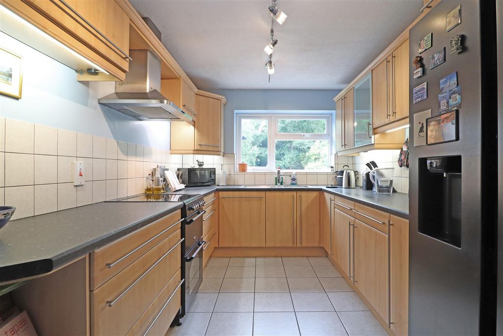 Property photo 2 of 31