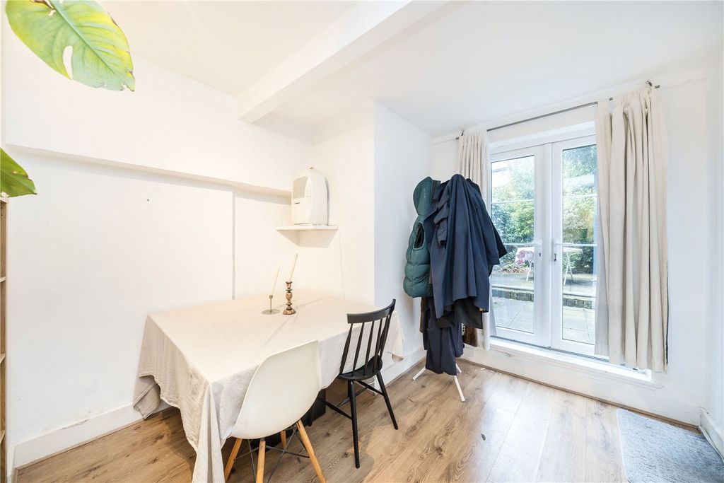 Property photo 3 of 12 Reception