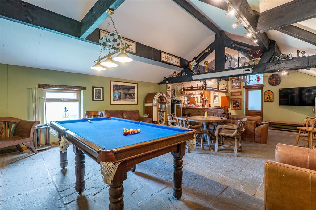 Property photo 2 of 50 Pub