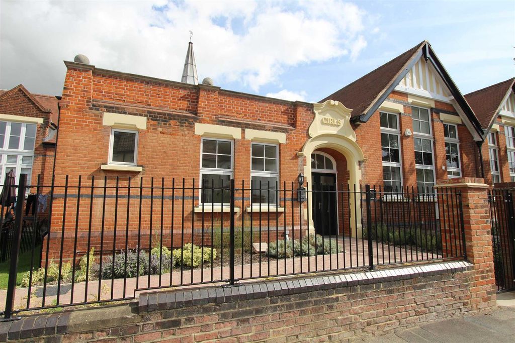 Property photo 1 of 9