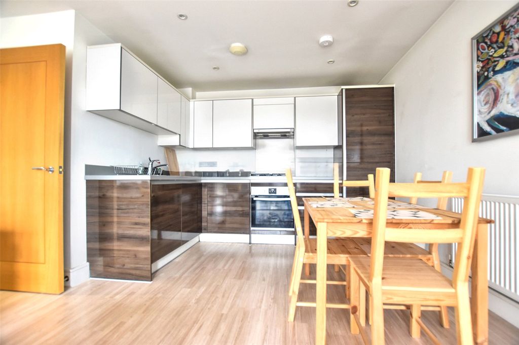 Property photo 2 of 8 Picture No. 13