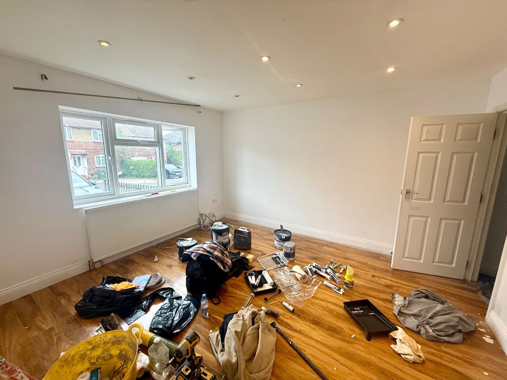 Property photo 3 of 14 5074952