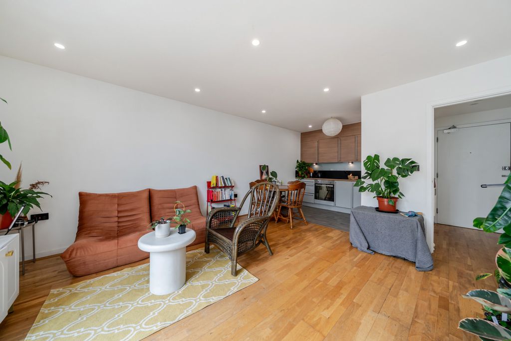 Property photo 3 of 18 1469196-12-6A1986...