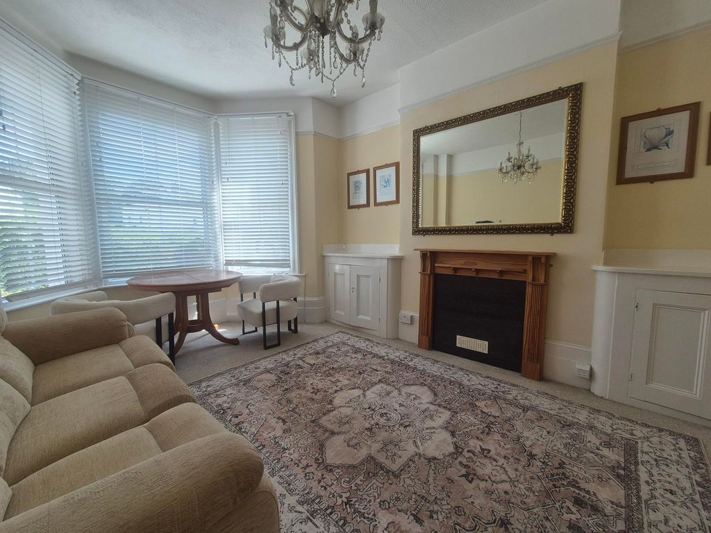 Property photo 1 of 6 Lounge