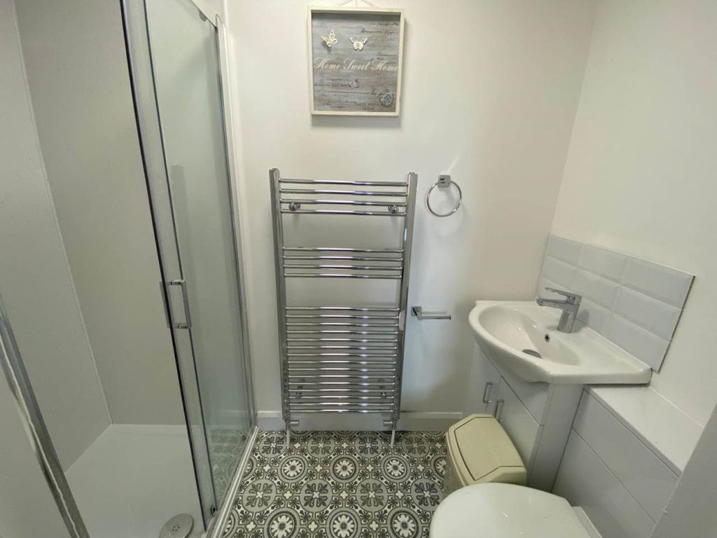 Property photo 3 of 7 Ensuite