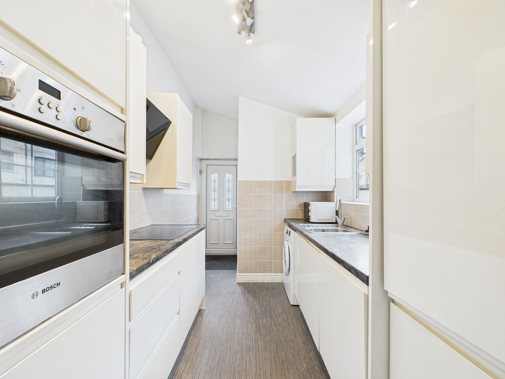 Property photo 2 of 7 Kitchen