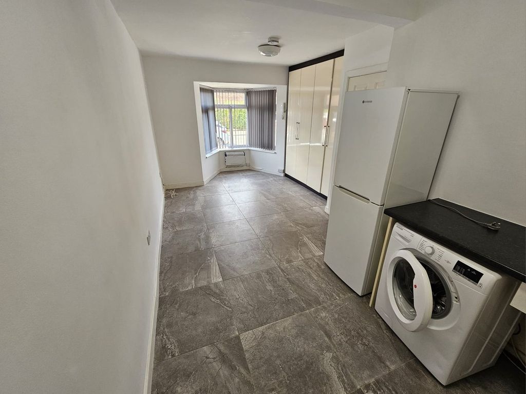 Property photo 2 of 5 Studio