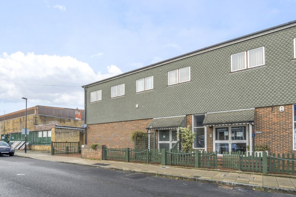 Property photo 1 of 5 931255 (1)