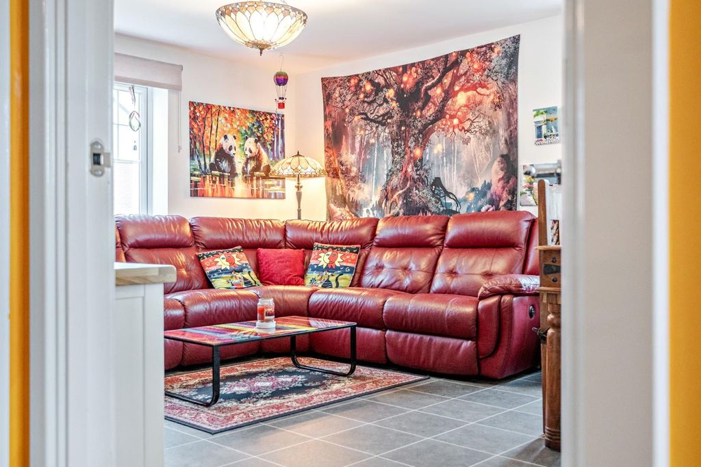 Property photo 2 of 13 Lounge.Jpg