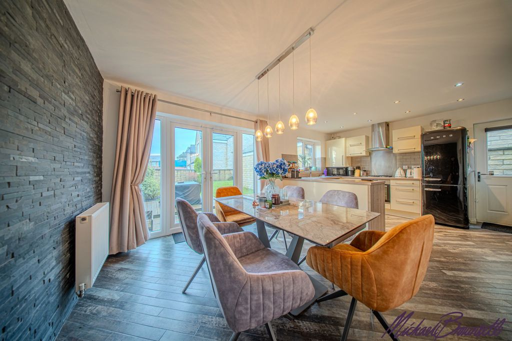 Property photo 3 of 25