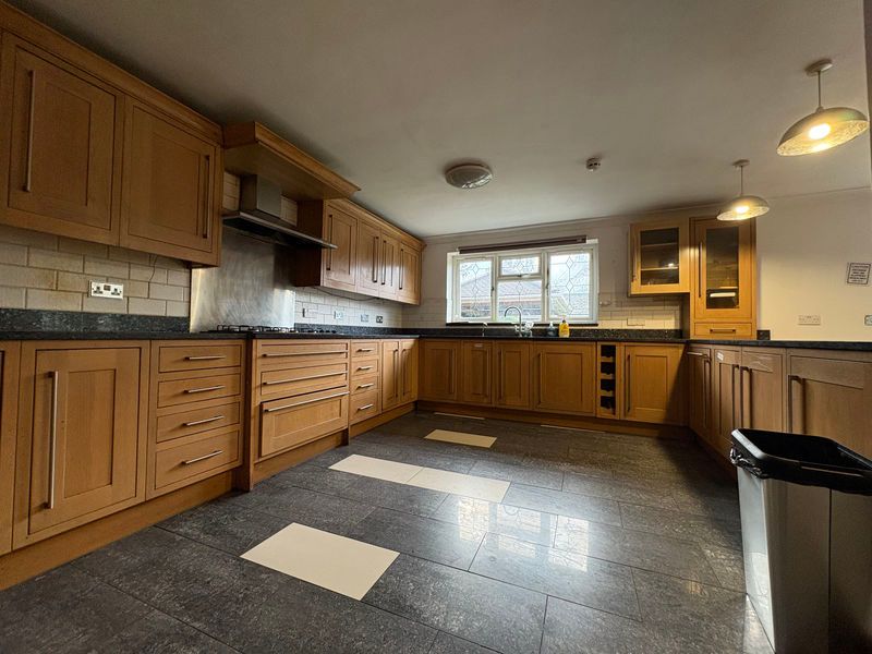 Property photo 1 of 10 Photo 6