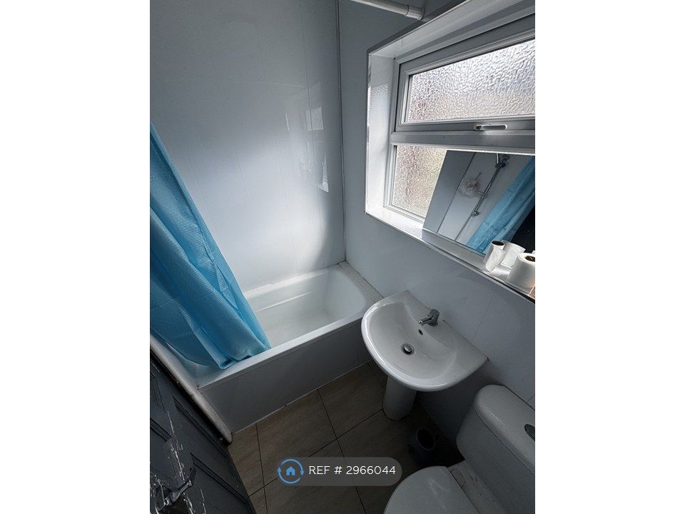 Property photo 2 of 5 Bathroom