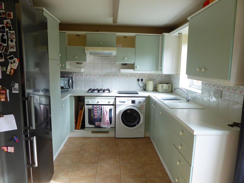 Property photo 3 of 8 Kitchen
