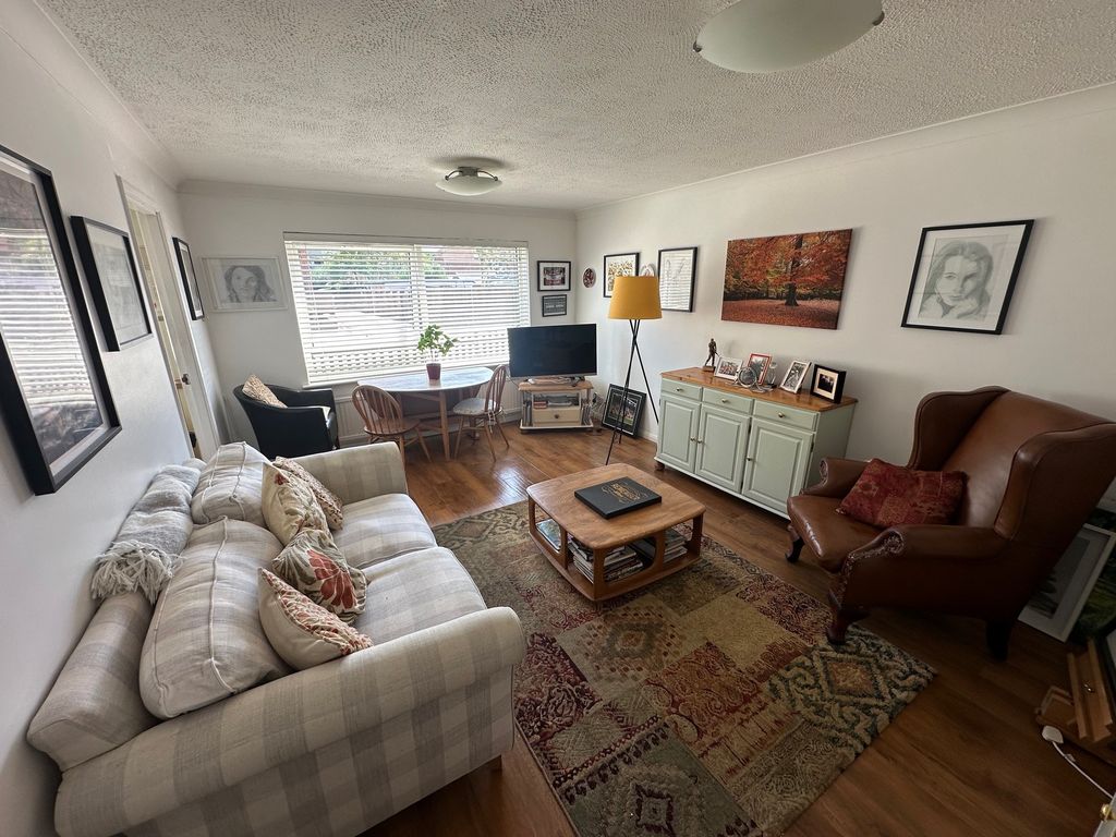 Property photo 2 of 8