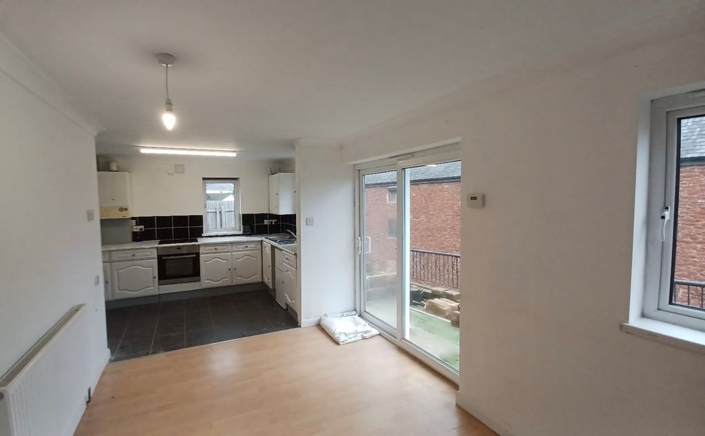 Property photo 2 of 10