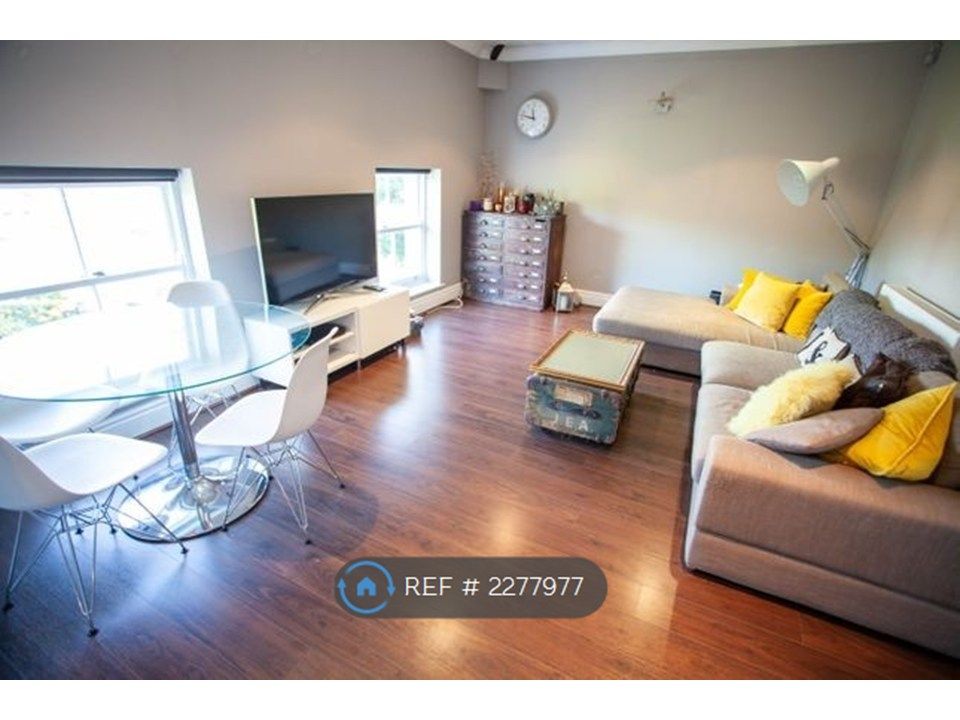 Property photo 3 of 7 Living Room