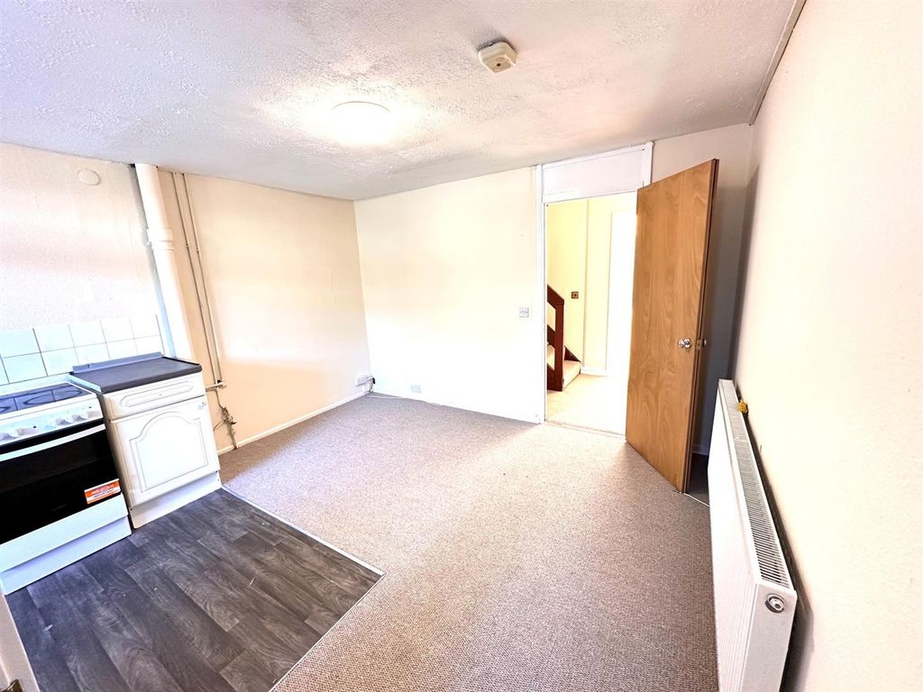 Property photo 3 of 17 Dining Area