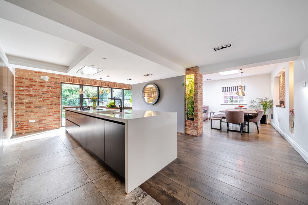 Property photo 3 of 24