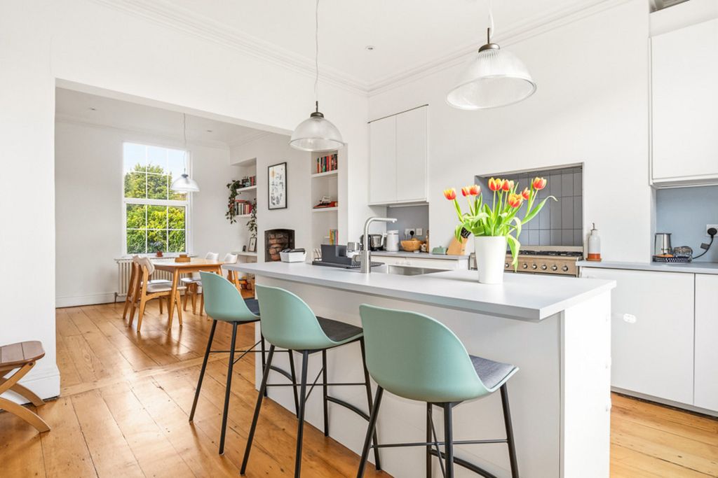 Property photo 3 of 46