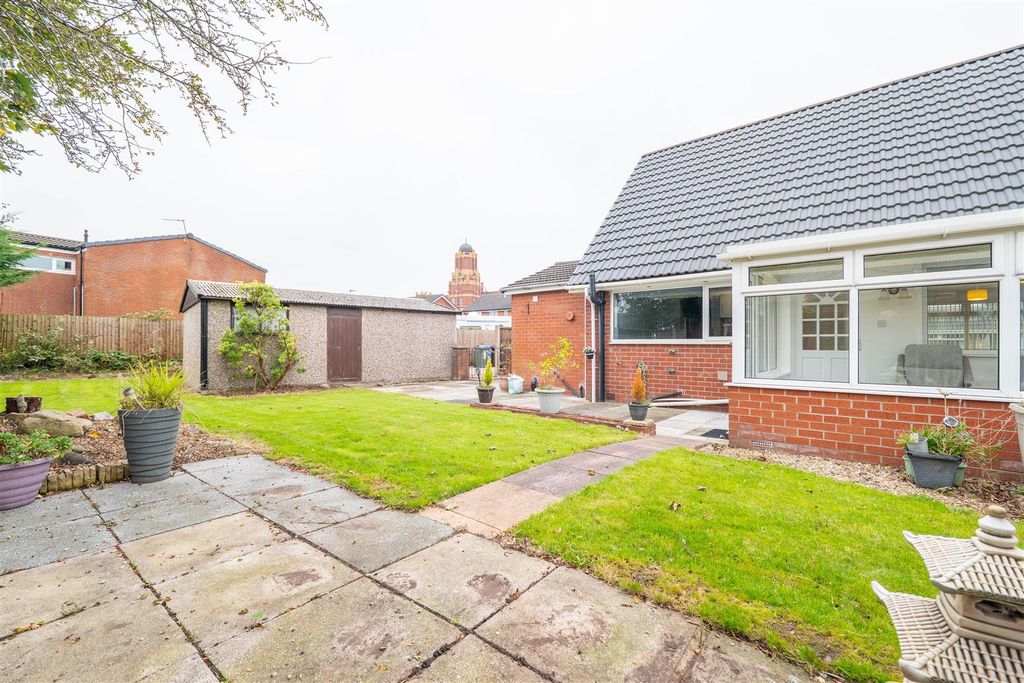 Property photo 3 of 30 Garden