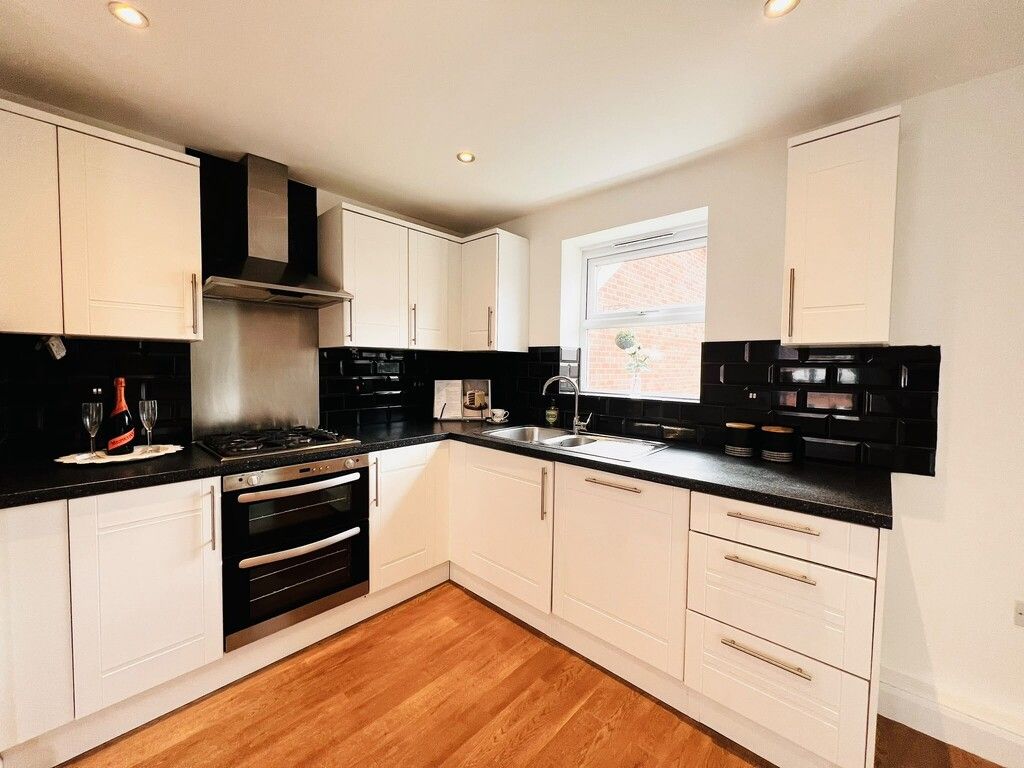 Property photo 3 of 30 Kitchen