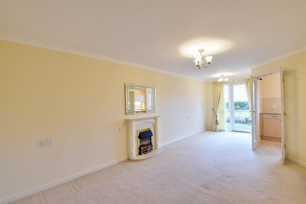 Property photo 2 of 16 Lounge/Dining Room